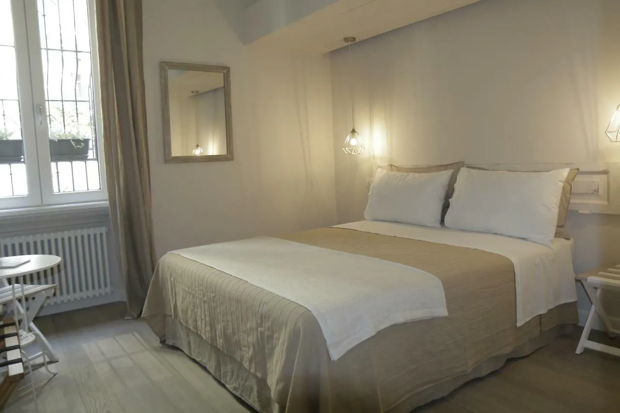 Tiaré Home Milano 0*,  Italia